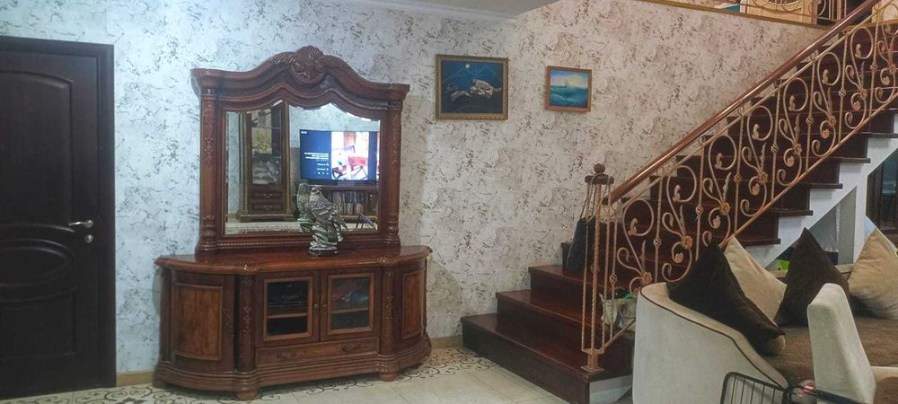 Продам дом, с большой территорией