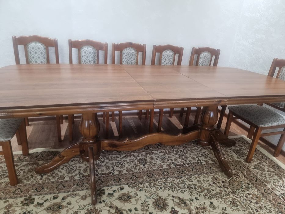 Гостевой стол и двенадцать стульев!Продам!