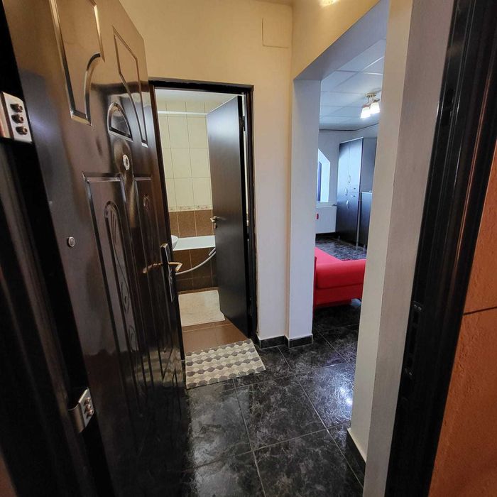 Proprietar inchiriez ap 1 camera  cu AC langa Universitatea V. Goldis