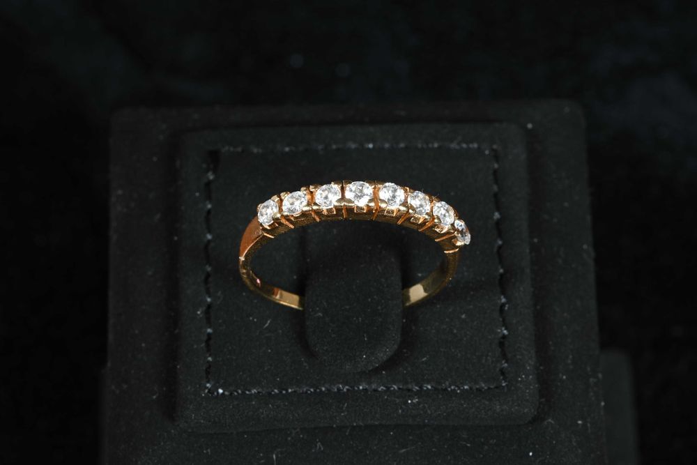 Златен Пръстен Халка 750 ( 18к) с Цирконий 2.92 грама Размер 59