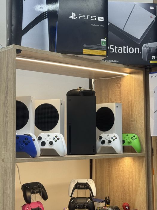 Продаю Xbox serios X с гарантией