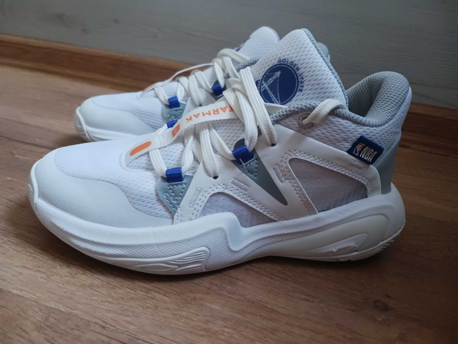 Баскетболни кецове