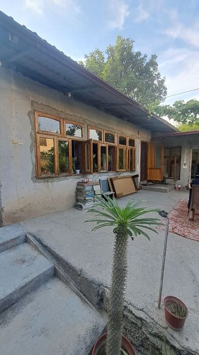 uy sotiladi 14 sotiq joy sotxgʻ 70.000ming dolor mirzo Ulugʻbek tuman