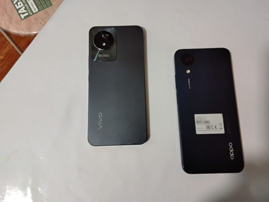 Продам два  телефона