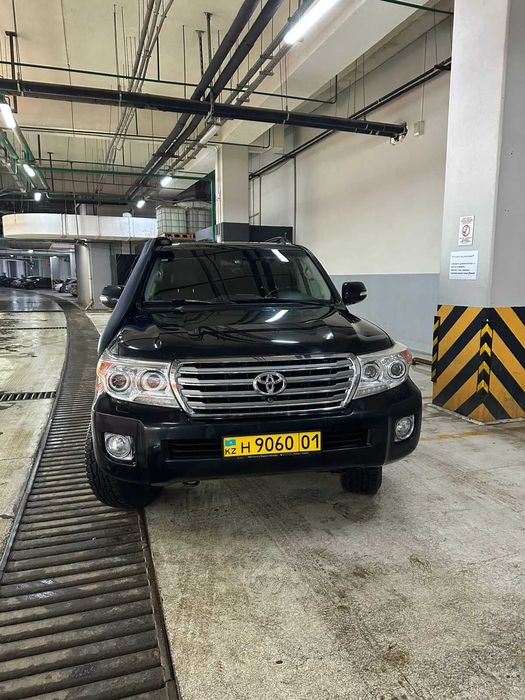Автомобиль Land Cruiser