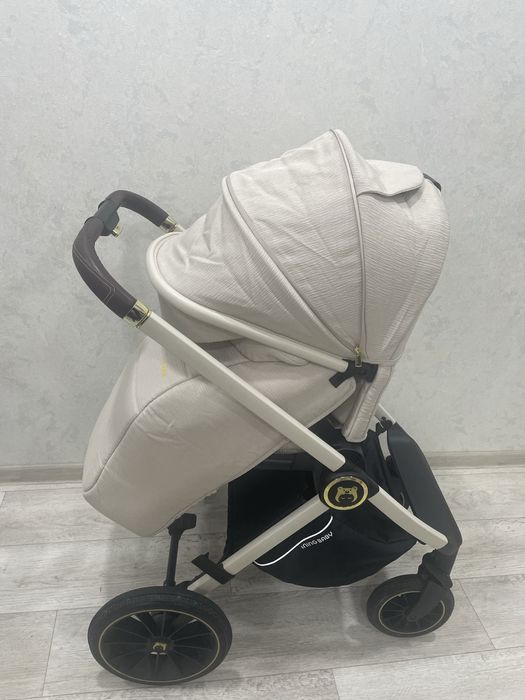 Продам легкую коляску