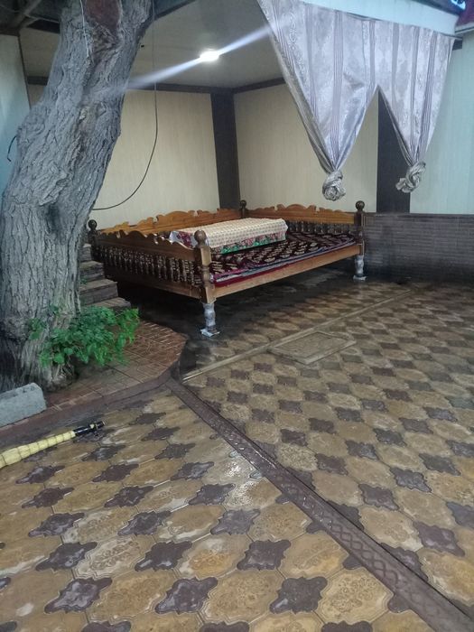 Xostel mexmon xona adres Xuja Doniyor Maxbarasi Yaqinida