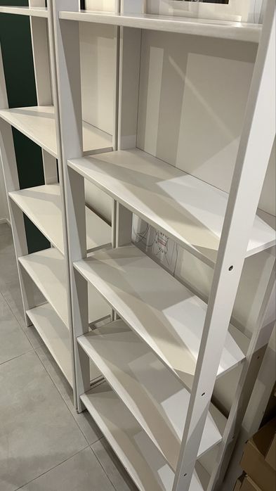 Етажерки 25х62х165 см. бели с дървесна текстура