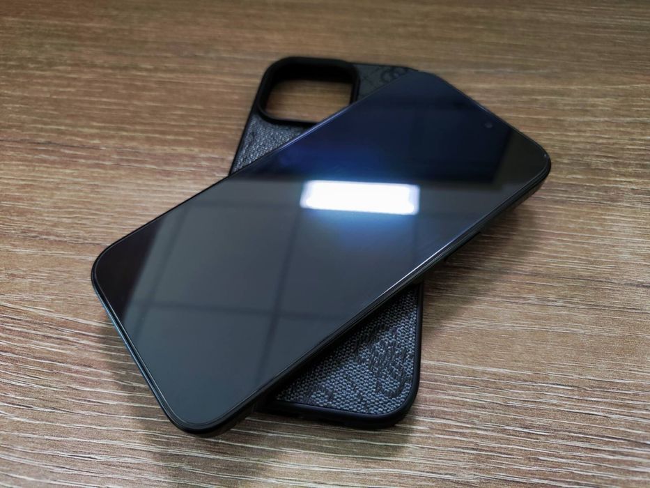Продавам iphone 16 pro max 256gb black