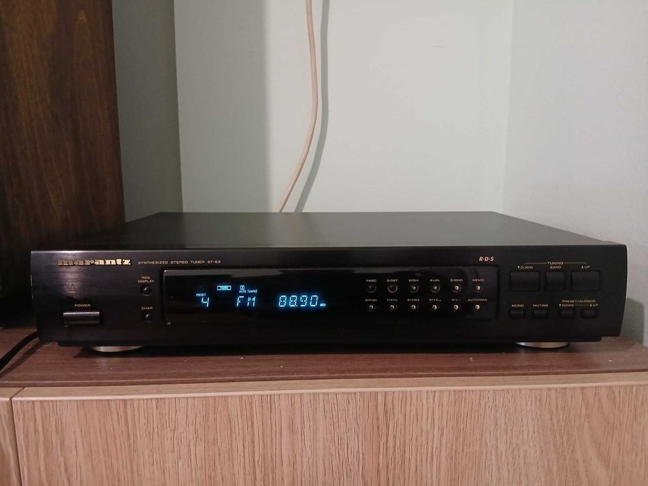 Тунер Marantz ,еквалайзер AKAI