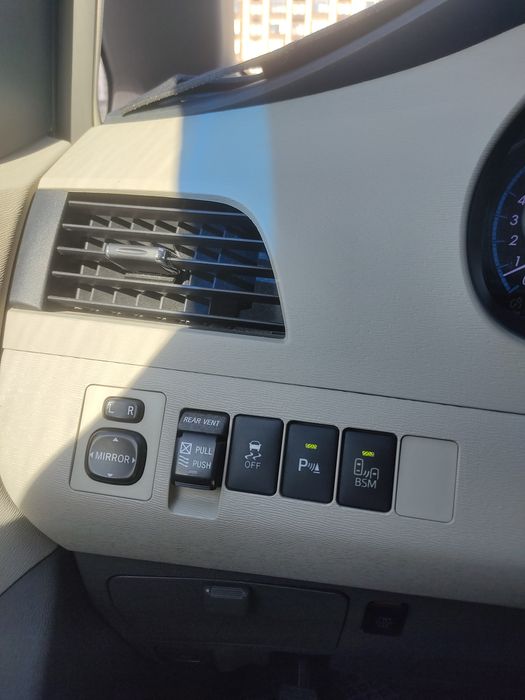 Тойота Сиенна XLE 2013