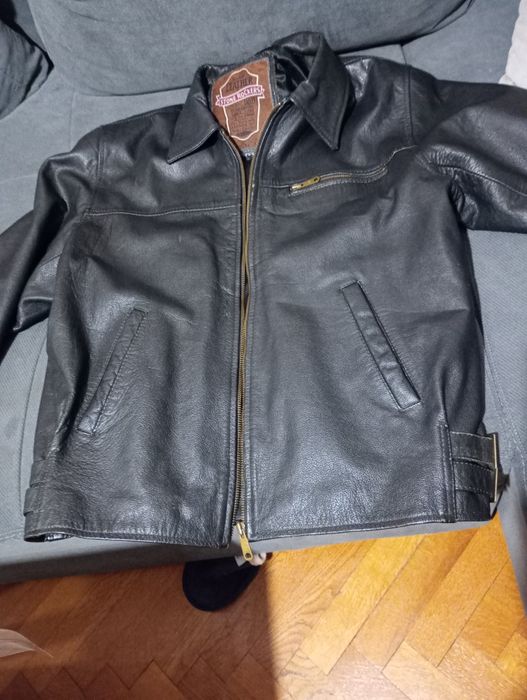 Продавам кожено яке