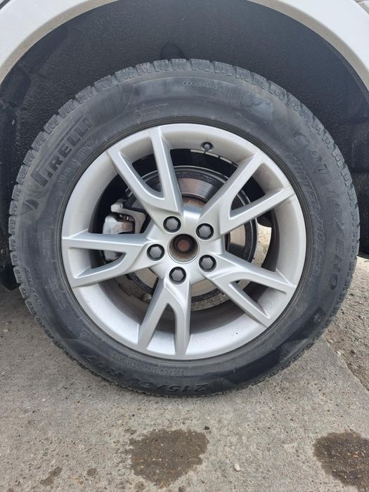 Anvelope 215 60 17 de iarnă cu jante din aliaj Q3