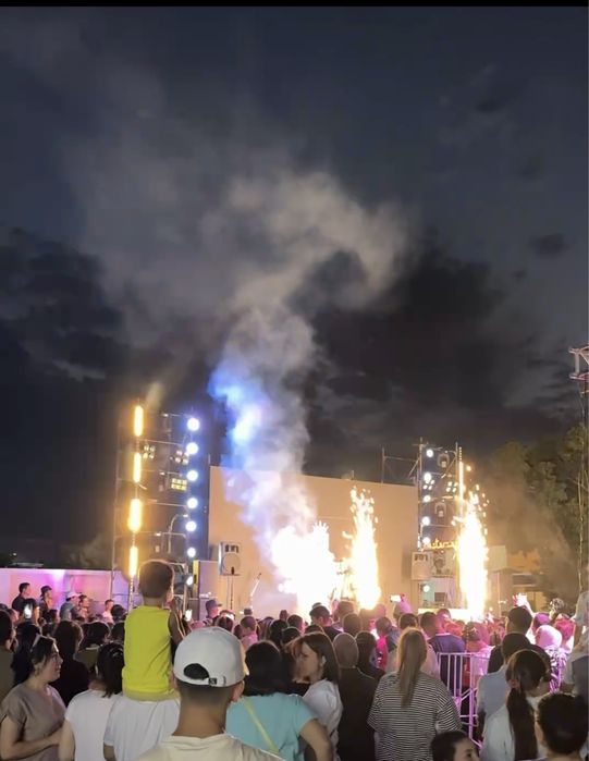 5 million Konsert shou festival sahna svetmuzika xizmati