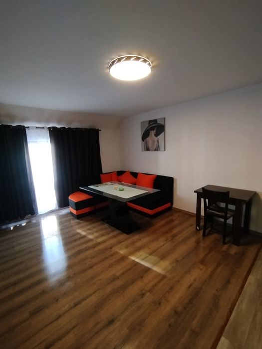 Продавам холна маса