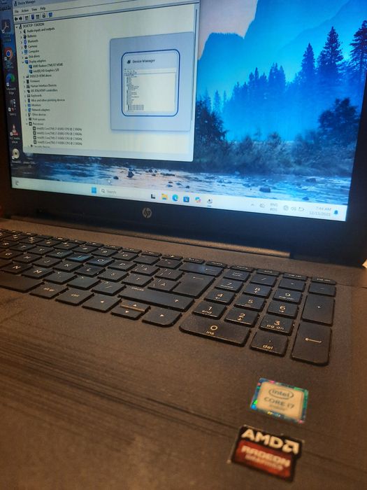 Laptop HP cu procesor  i7 6500u,2 plăci video ,model 15-ay008nq