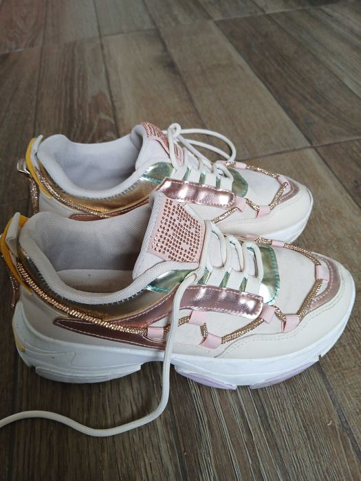 Цветни маратонки, 36 номер