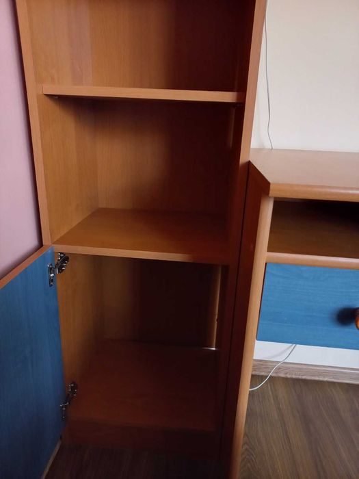 Бюро с надстройка и гардероб