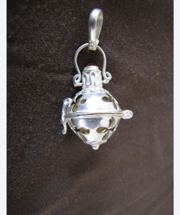 Сребърна висулка,