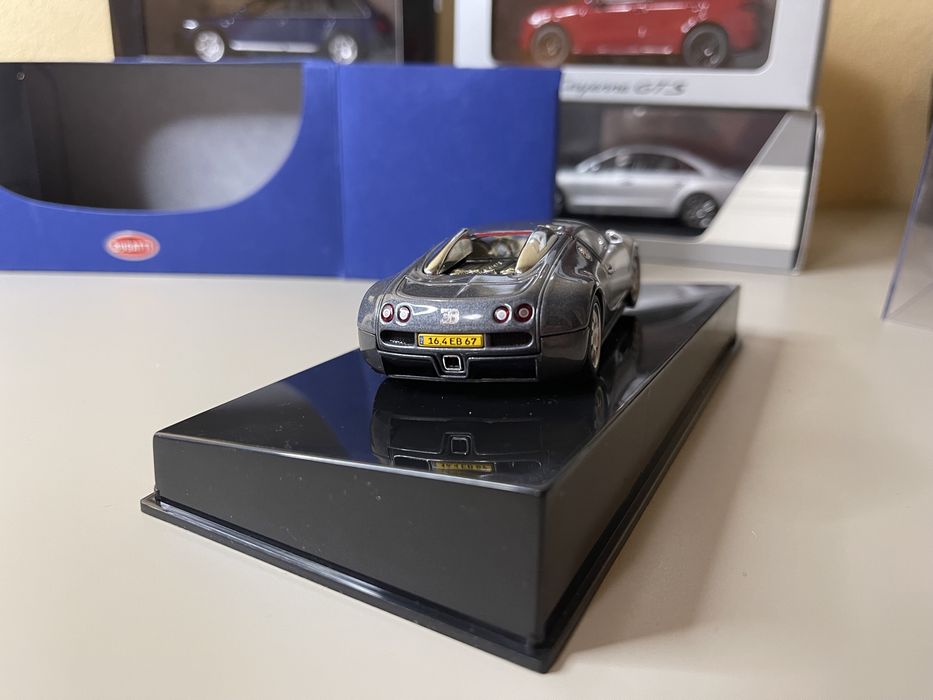 Macheta Bugatti Veyron 1:43 Autoart