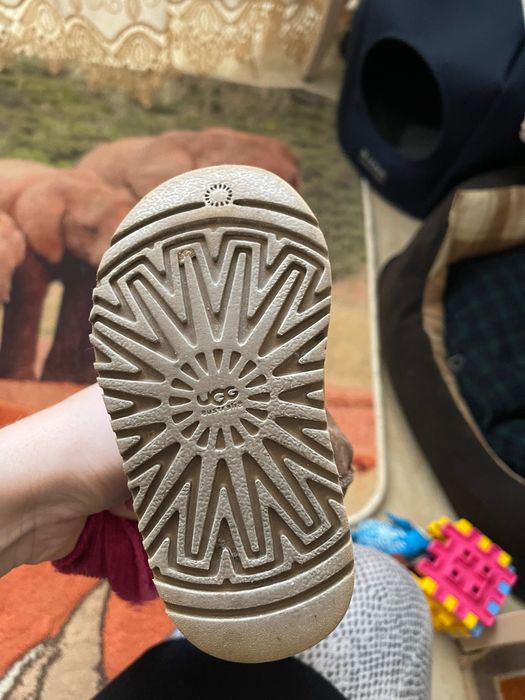 Cizme Ugg 23,5 unisex