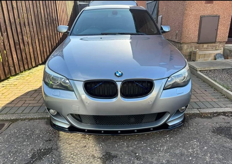 Grila dubla nari BMW Seria 5 E60 E61 M look negru lucios