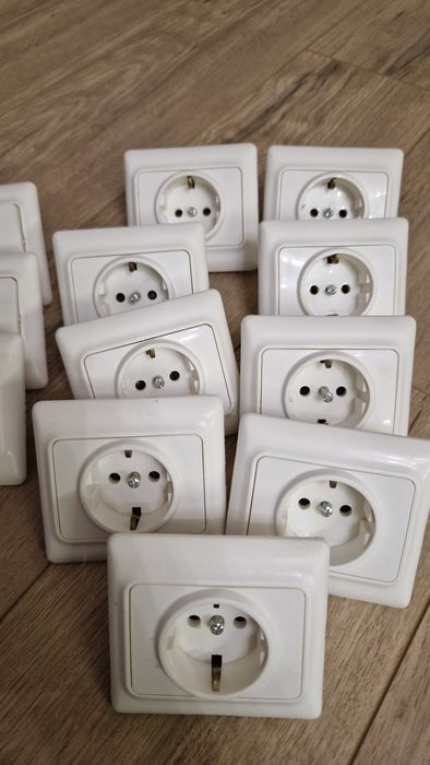 Ел. Ключ и контакт на Legrand