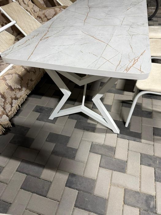 Продам стол со 8 стульями