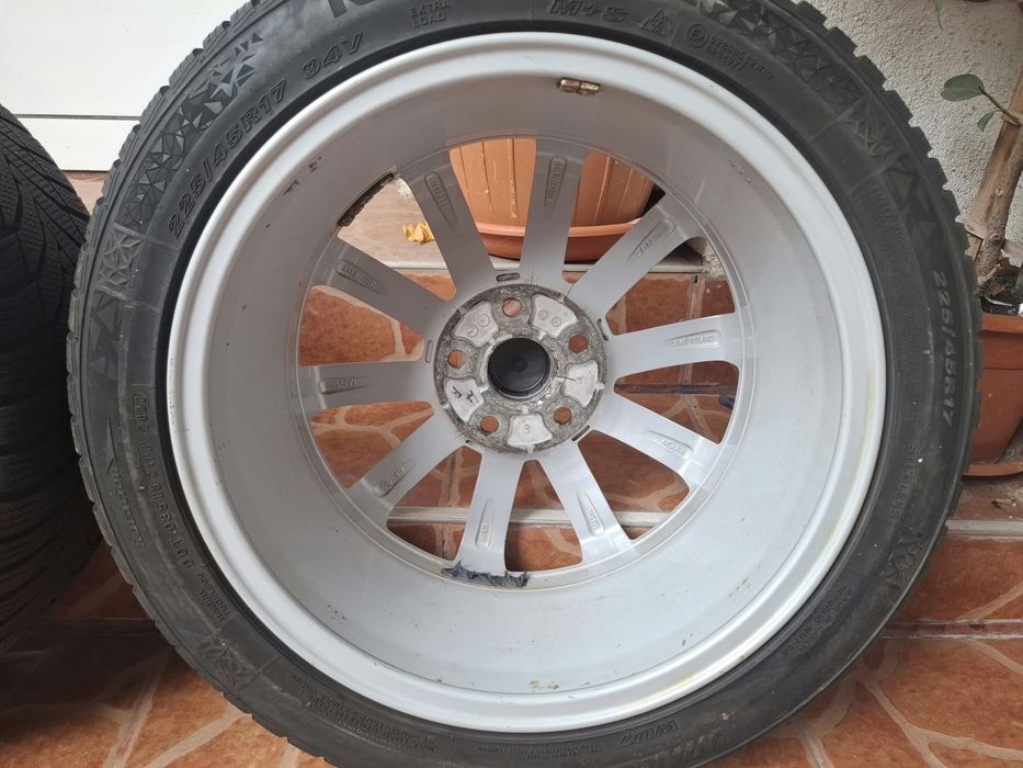 Set 4 Jante Aliaj VW Golf 7 R-Line Dijon R17 + Anvelope Iarnă Nexen 225/45 R17 DOT 2022 (Profil 6.5-7mm)