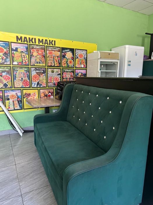 Диван для кафе в хорошем состояний