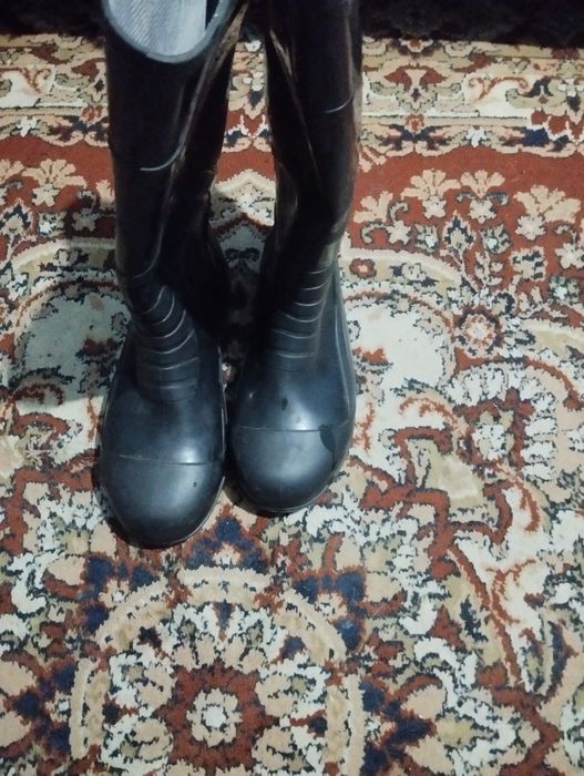 Продам резиновые сапоги