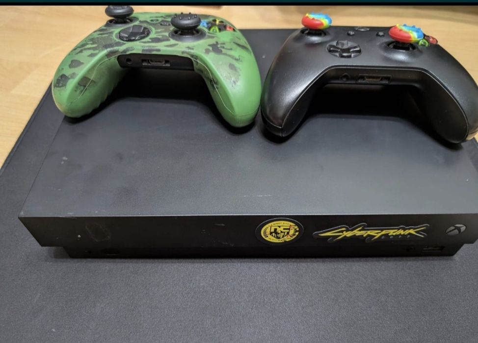 Xbox One x 1000gb все работает