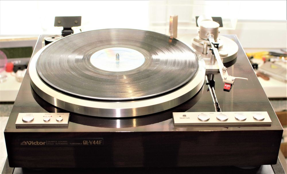 Проигрыватель виниловых дисков Victor QL-Y44f