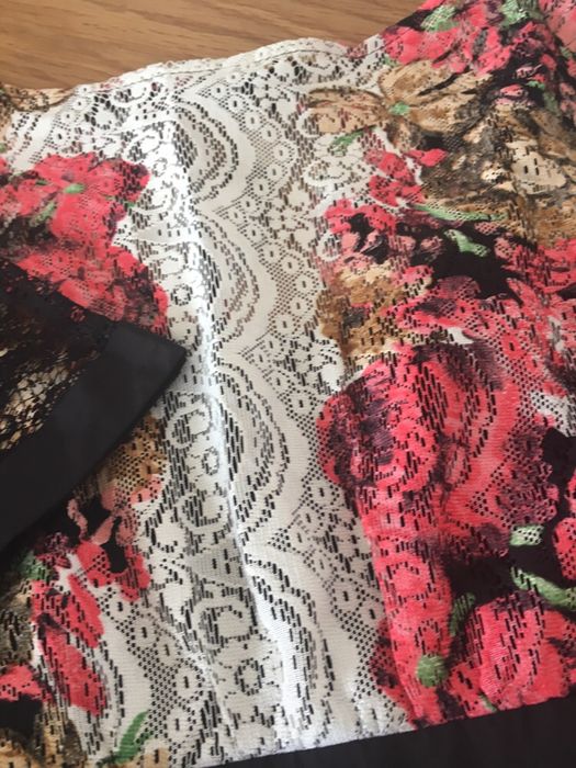 Рокля с дантела и бухнала Долна част