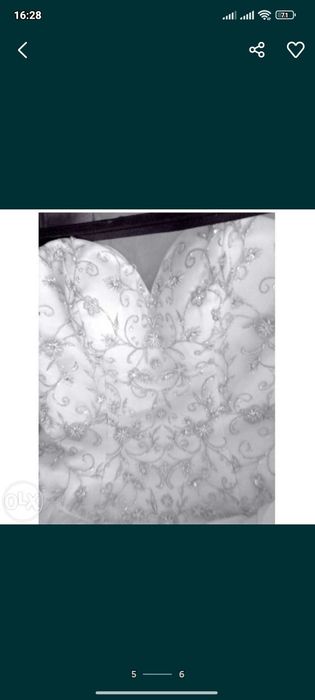 Свадебное платье со шлейфом.