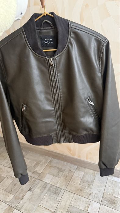 Кожаные куртка от Дефакто