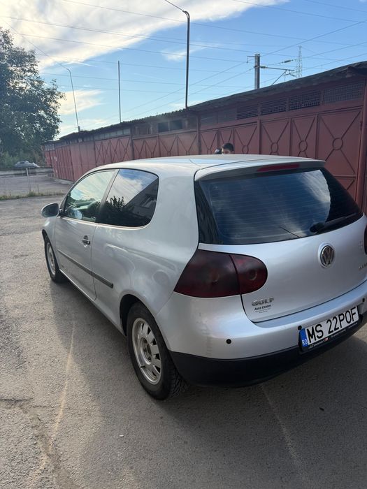 Vând Volkswagen Golf 5
