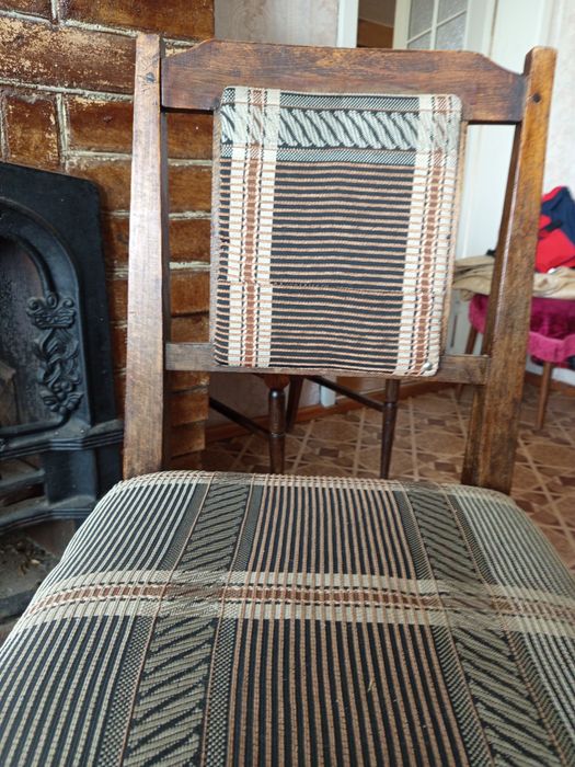 Стул темное дерево, обшивка ткань