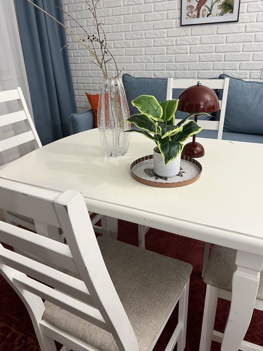 Продам кухонный стол и стулья