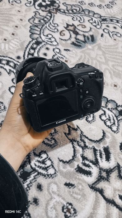 Canon 6D full-frame kamera sotiladi