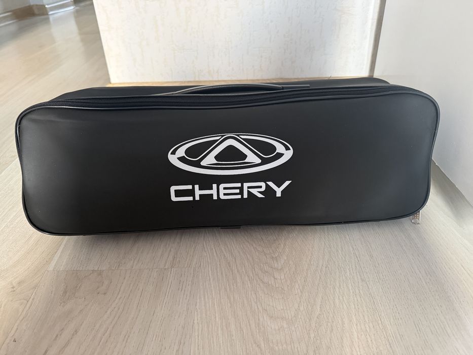 набор автомобилиста Chery Premium,ветровики на tiggo 4 хром молдингом
