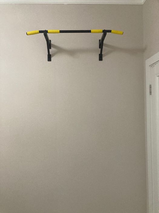 Турник  настенный (новый)