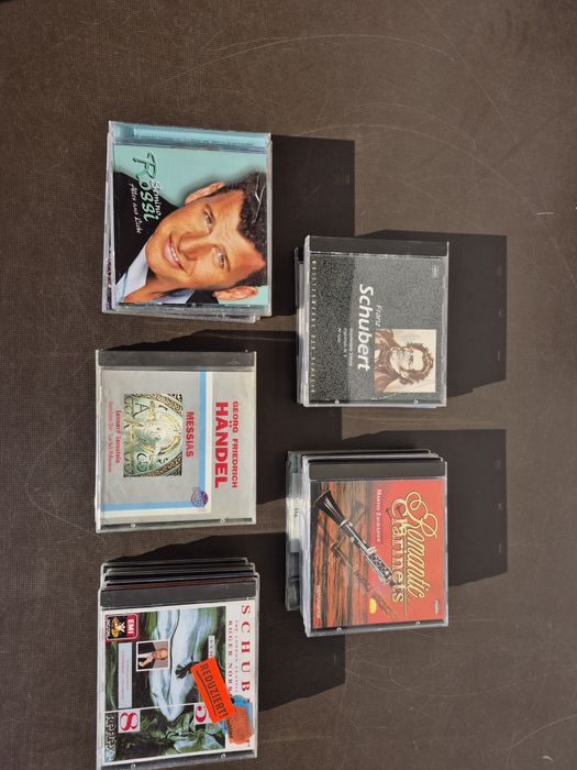 Vand lot 25 CD cu muzica clasica colectia Muzica clasica mixta 

8 CD =100lei

-livrez oriunde în țară cu FAN COURIER sau orice alt serviciu de