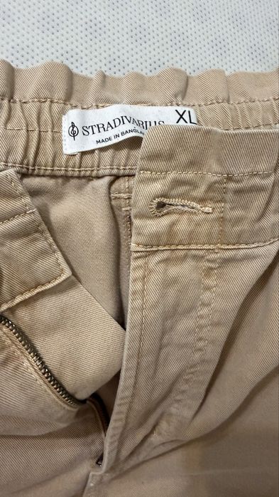 Брюки джинсы Stradivarius бежевого цвета