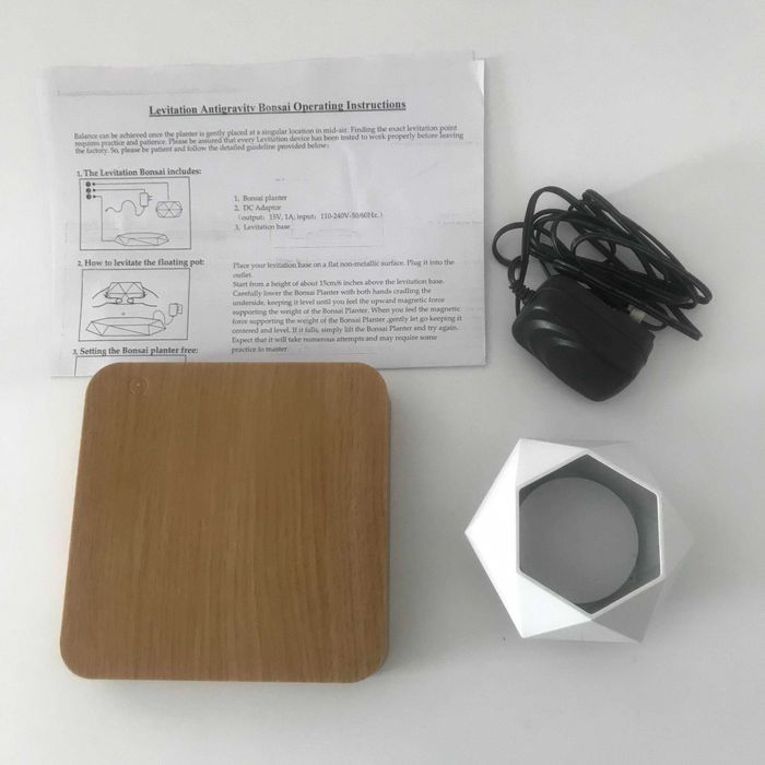 Левитираща саксия с квадратна основа