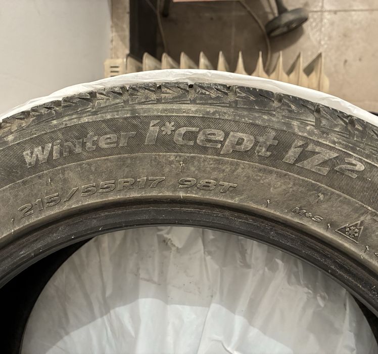 Hankook 215/55/17 зимние шины комплект
