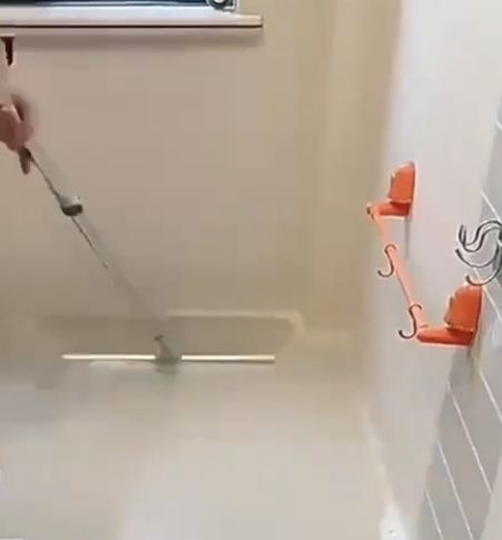 Метла с разтегателна силиконова шпатула и уред за почистване на стъкла