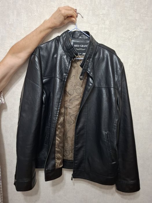 Продам куртку мужсую 52 размер