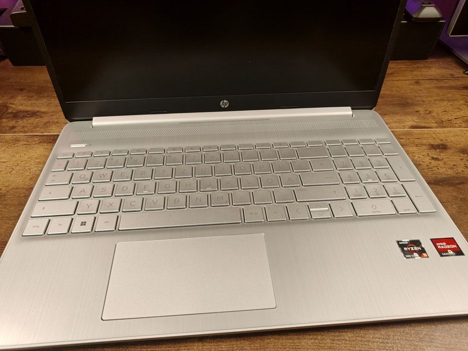 HP Laptop 15s AMD Ryzen 5 5500U Чисто нов