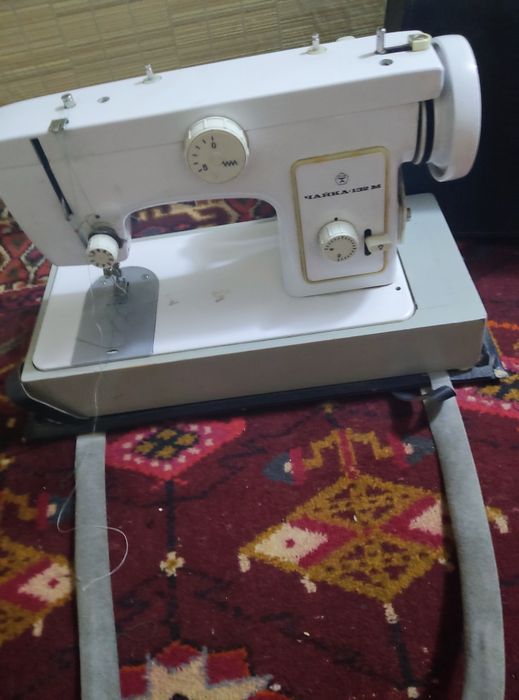 Швейная машинка Чайка электрическая ,в отличном состоянии